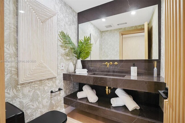 Building Photo - 3343 NE 166th St