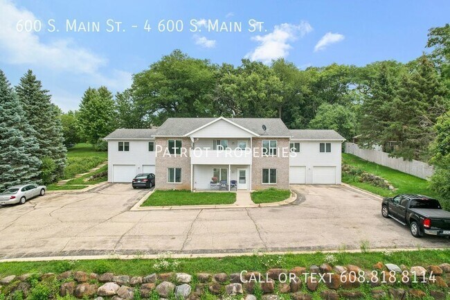 Building Photo - 2 bedroom/ 1 bath apartment in Deerfield, WI