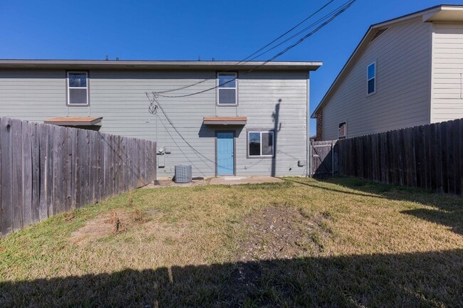 Building Photo - Rawhide Loop, 317/319