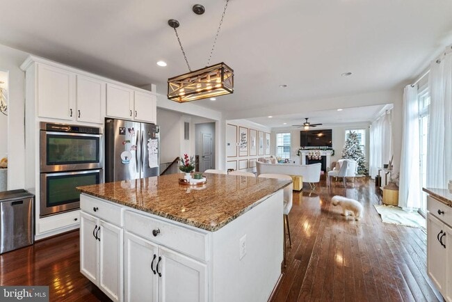 Building Photo - 6526 Wayside Pl