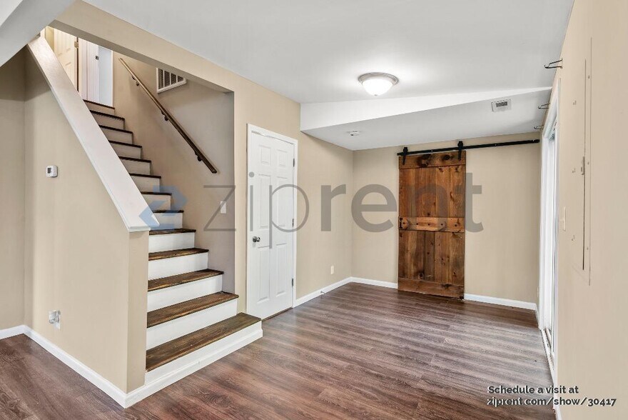 Building Photo - 1114 W Bank St