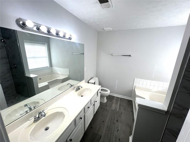 Building Photo - 991 Wicker Pine Dr NE