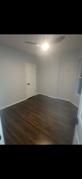Building Photo - 7123 S Rhodes Ave