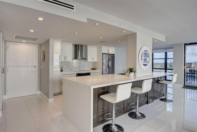 Building Photo - 2049 S Ocean Dr