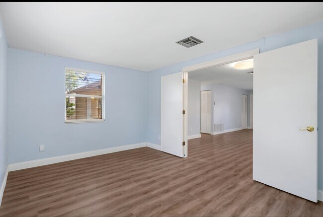 Building Photo - 9376 Manati St