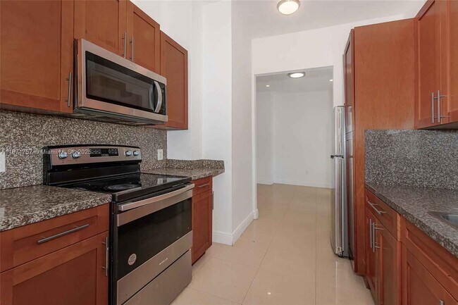 Building Photo - 1013 SW 7 ST Miami FL 33130