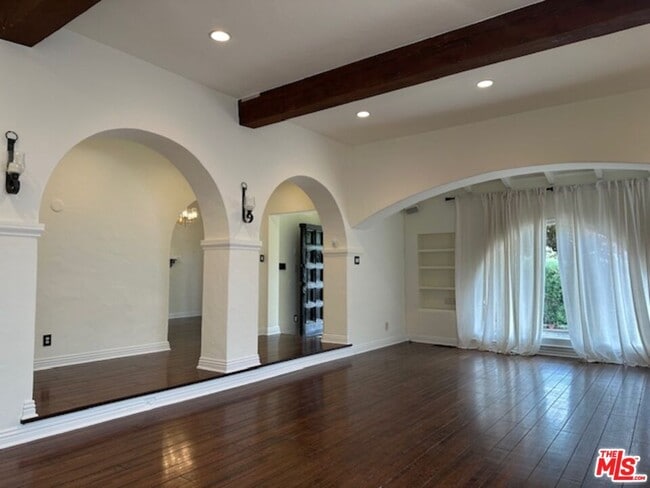 Building Photo - 10587 Holman Ave