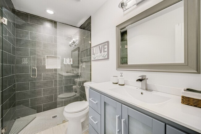 Building Photo - 313 Melorine Dr