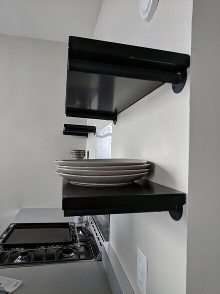 Building Photo - 1685 Oxford St