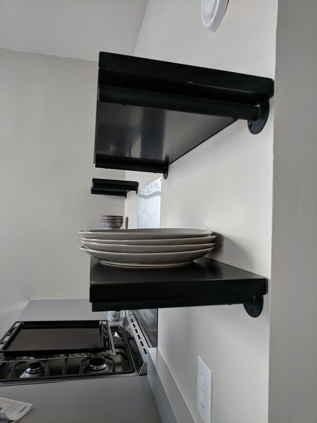 Building Photo - 1685 Oxford St