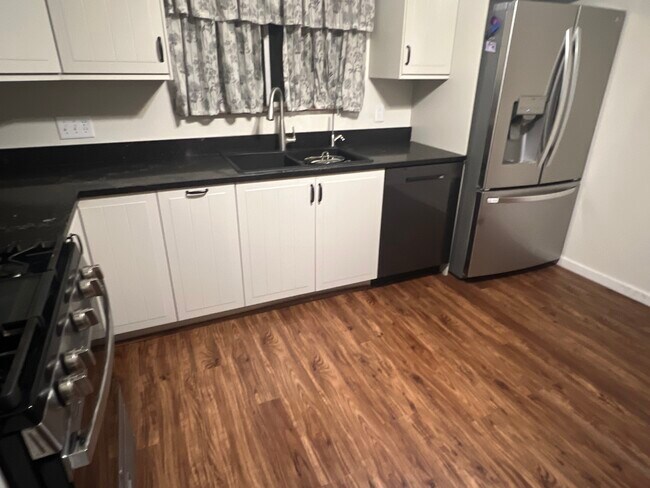 Building Photo - 226 W Avenida Palizada