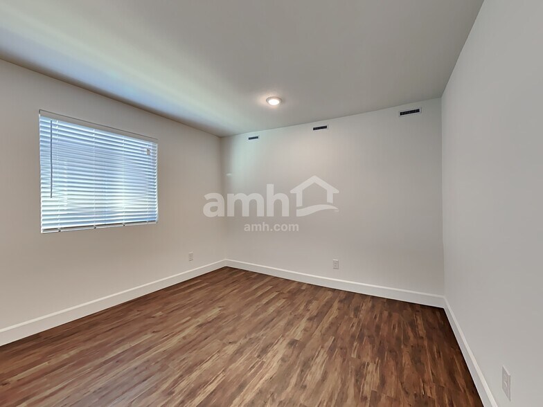 Building Photo - 10413 Medusita St