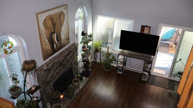 Building Photo - Modern 3 Bedroom 3 Bathroom Townhome in Imperial Beach.