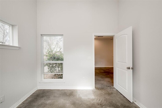 Building Photo - 811 Gunter St