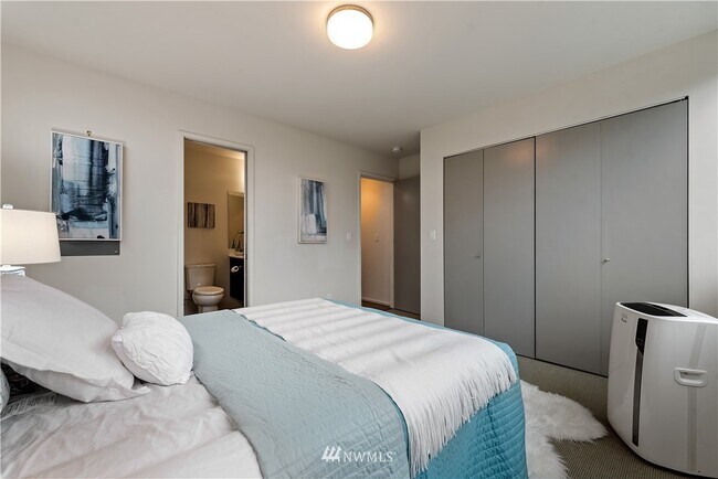 Building Photo - 2321 Boylston Ave E