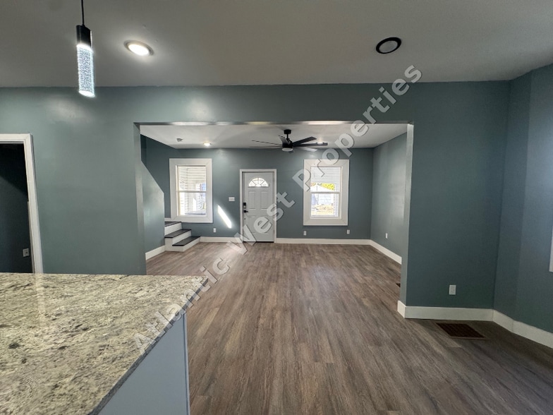 Building Photo - 545 Carplin Pl