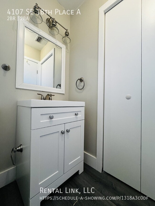 Building Photo - 4107 SE 18th Pl