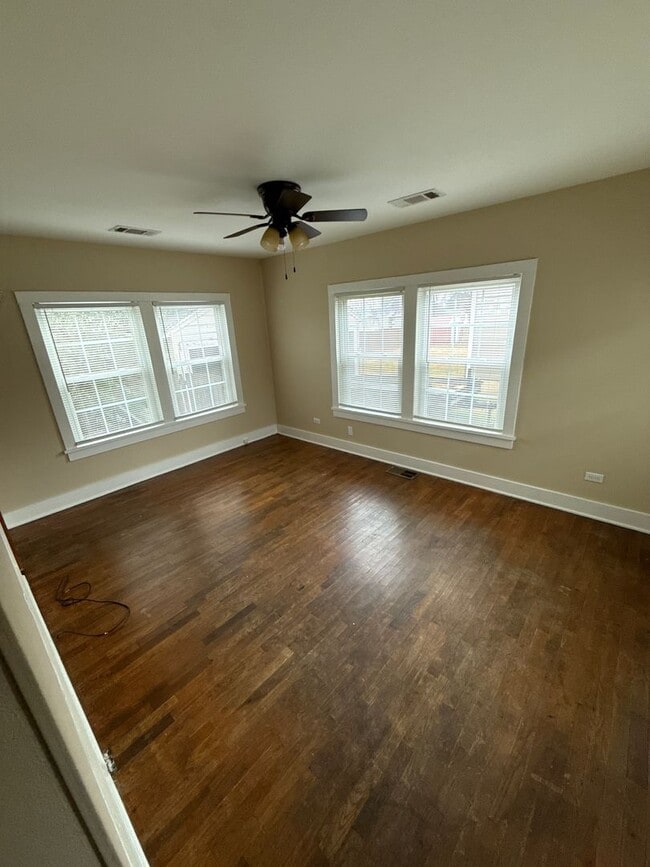 Building Photo - 1003 N El Paso Ave