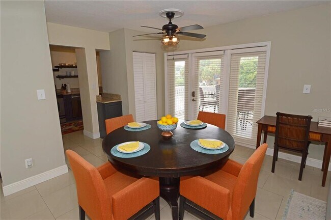 Building Photo - 3873 Pompano Dr SE