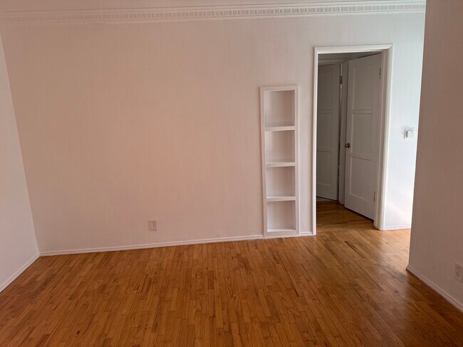 Building Photo - 924 Electric Ave