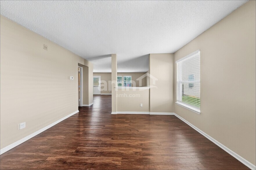 Building Photo - 10395 Carrington Way