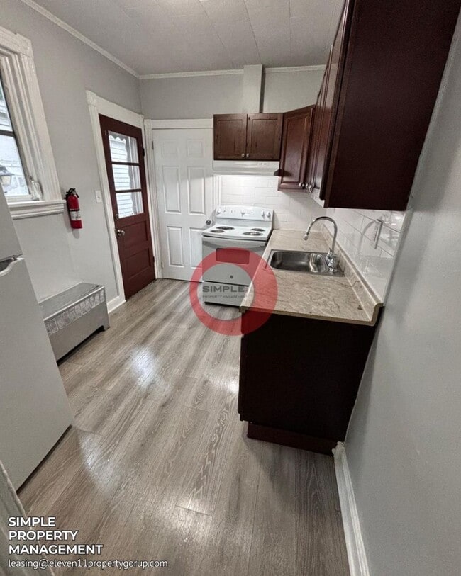 Building Photo - Fully renovated 3 bedrooms 1 bath House