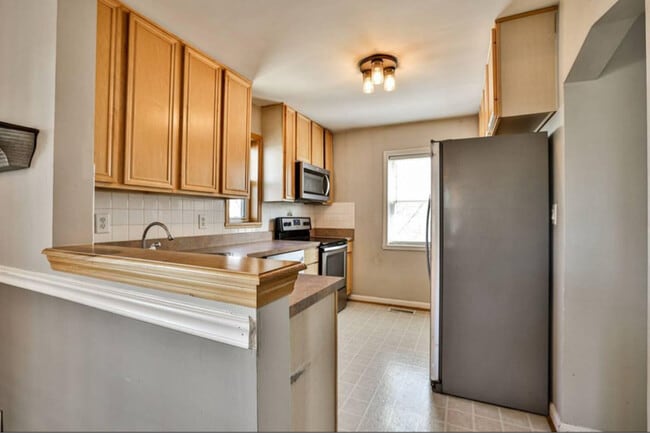 Building Photo - 37 Towanda Dr