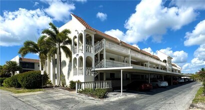 Building Photo - Top-Floor 2/2 Condo in Prime Bonita Locati...