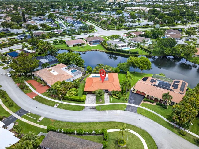 Building Photo - 16641 Royal Poinciana Dr