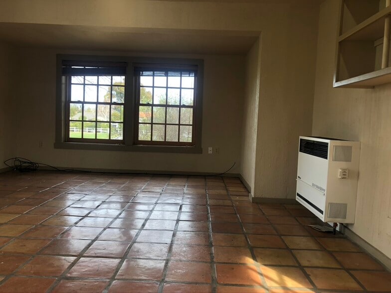 Building Photo - 1510 Fairway Dr