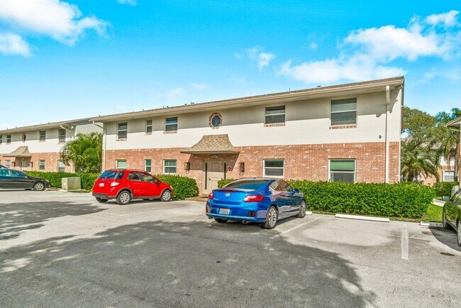 Building Photo - 2037 S Seacrest Blvd