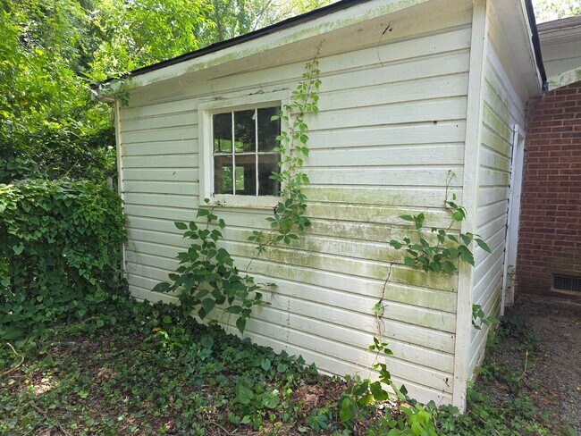 Building Photo - 4134 Sheridan Dr