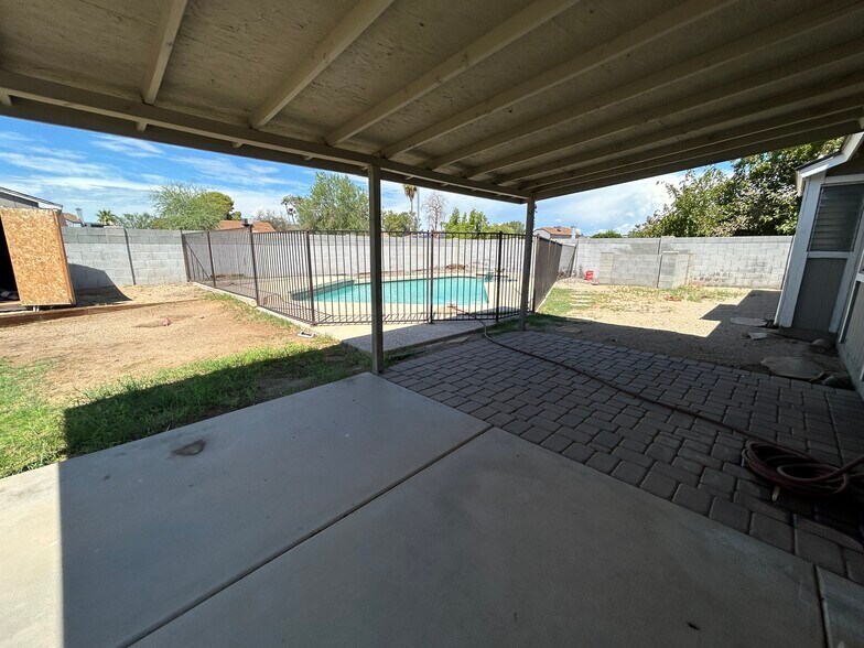 Building Photo - 6150 W Mauna Loa Ln