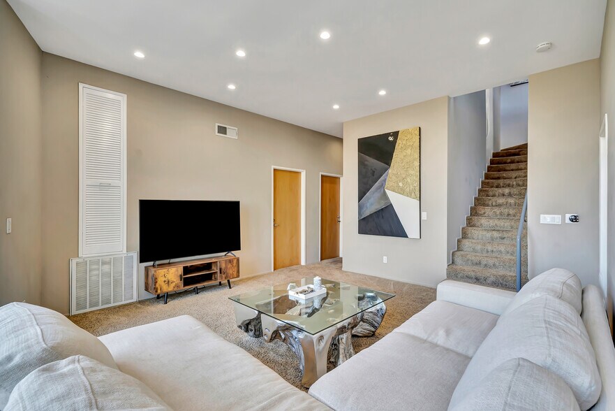 Building Photo - 3630 Avenida del Sol