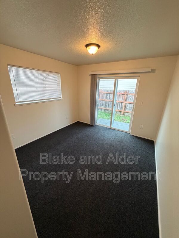 Building Photo - 13637 SE Center St