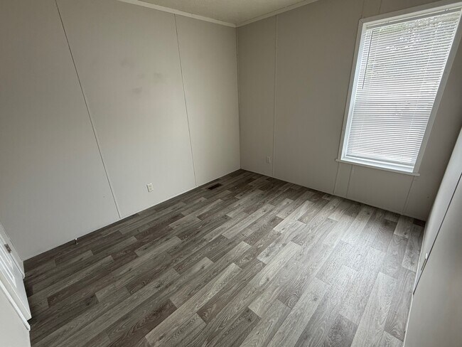 Building Photo - 511 Pettycoat Ln