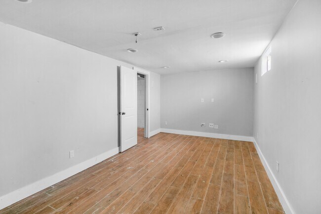 Building Photo - 5017 Indianola Ave