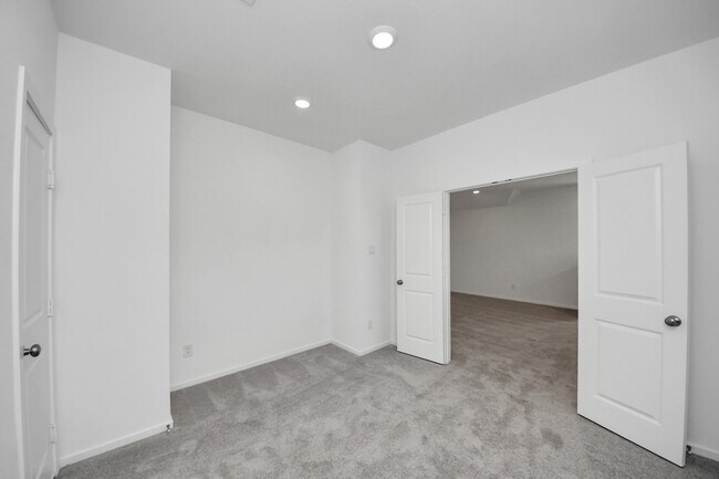 Building Photo - 3040 Ash Ray Dr