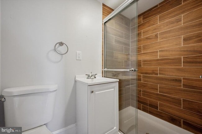 Building Photo - 6328 N Beechwood St