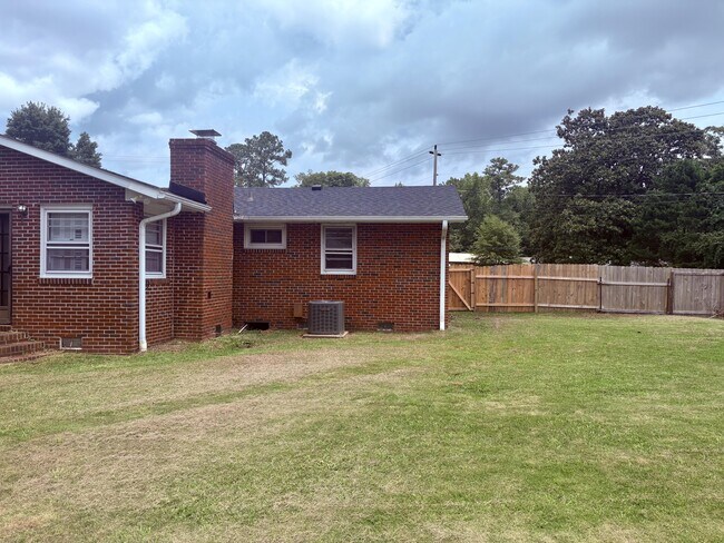 Building Photo - 406 Forest Grove Ave