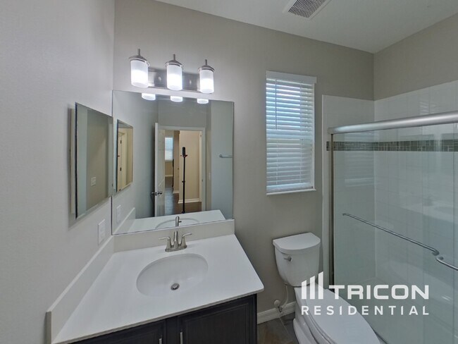 Building Photo - 10710 Southern Forest Dr