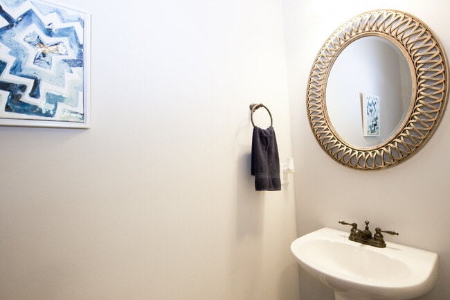 Building Photo - "$500 OFF FIRST MONTH'S RENT IF LEASE IS S...