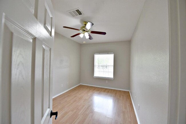 Building Photo - 2106 Charlotte Estates Dr