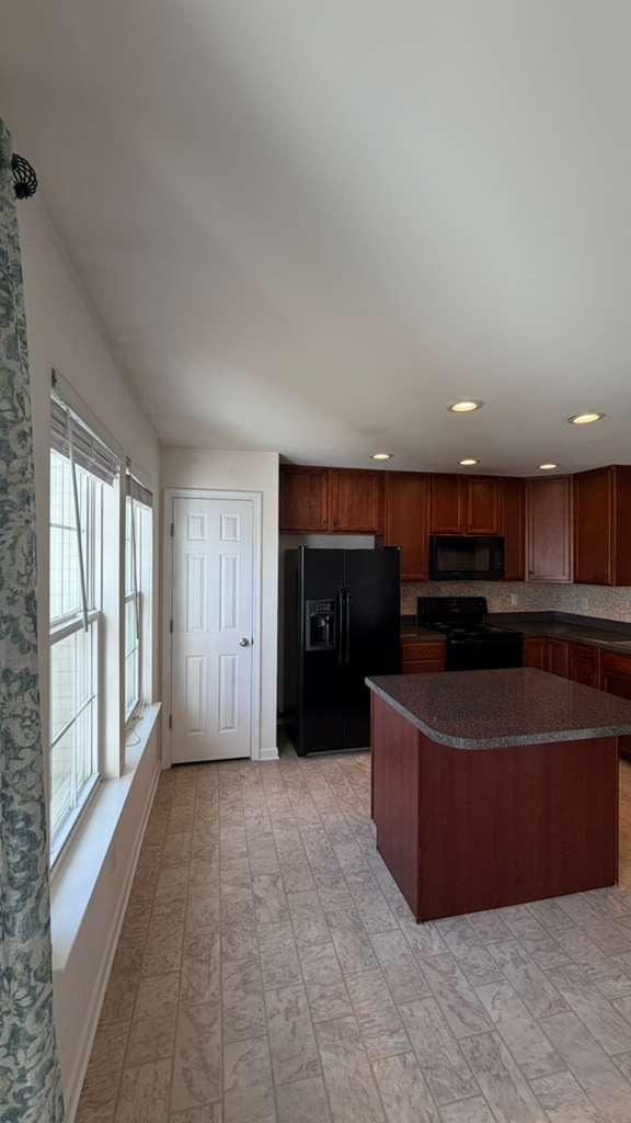 Building Photo - 38 Lombard Ln