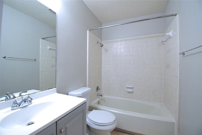 Building Photo - 1707 Onion Creek Village Dr