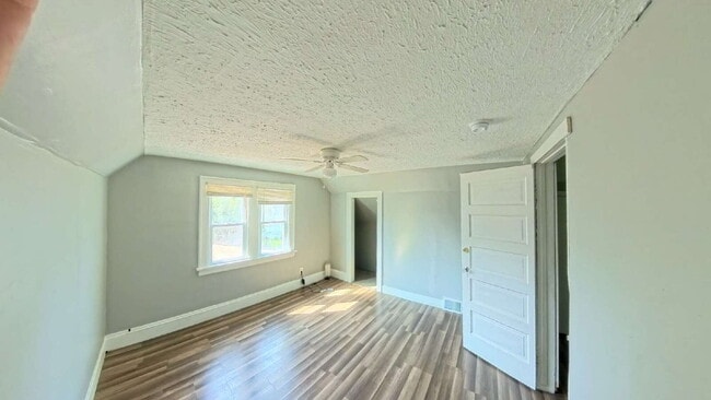 Building Photo - READY NOW - Three Bedroom Single Family Home!