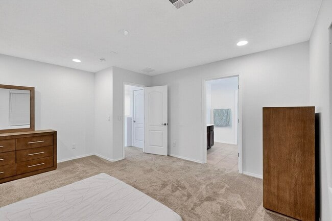 Building Photo - 108 Hue St