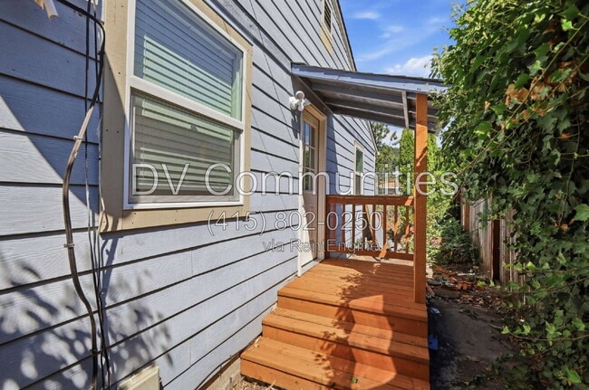 Building Photo - 47793 Harris St