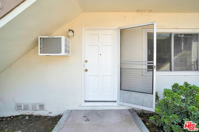 Building Photo - 176 W Elmwood Ave