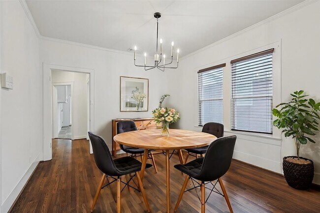 Building Photo - 5620 Richmond Ave